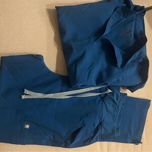 Figs Women's Blue medium high waisted Joggers and small oversized scrub shirt